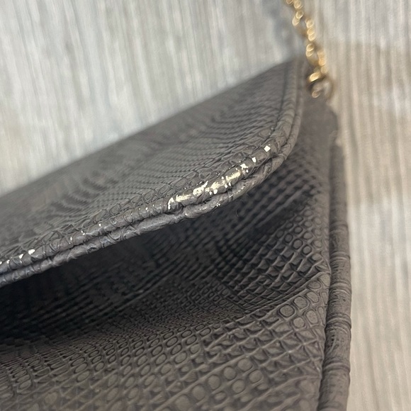 Urban Expressions Grey & Gold Crossbody Purse Clutch with Chain Faux Alligator - Picture 9 of 11